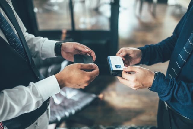 Sansanの評判や特徴は？サンサンで名刺管理するメリットや料金を解説！